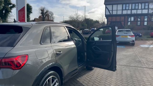 Audi Q3 Black Edition 40 TDI quattro 200 PS S tronic смотреть онлайн