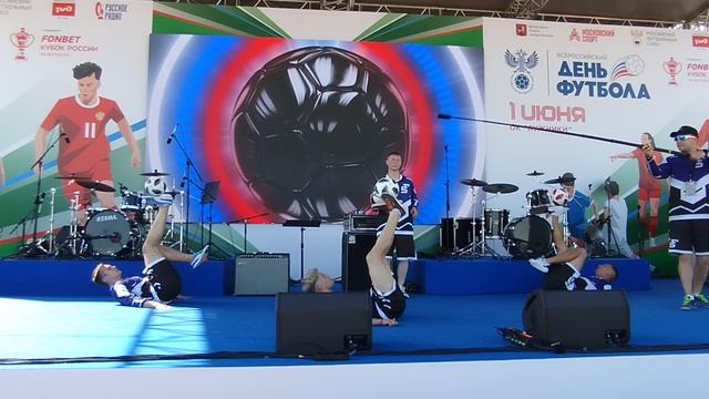 Футболисты(День Футбола,Лужники,1.06.24) смотреть онлайн