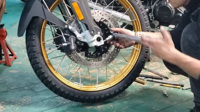 BMW F850GS with Mitas E07+ смотреть онлайн