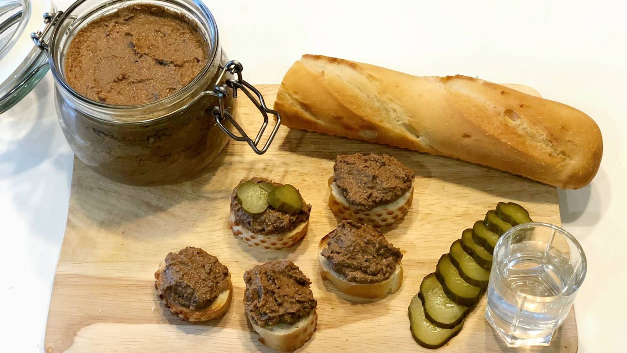 Паштет из куриной печени. Вкусный нежный печёночный паштет из трёх продуктов. смотреть онлайн