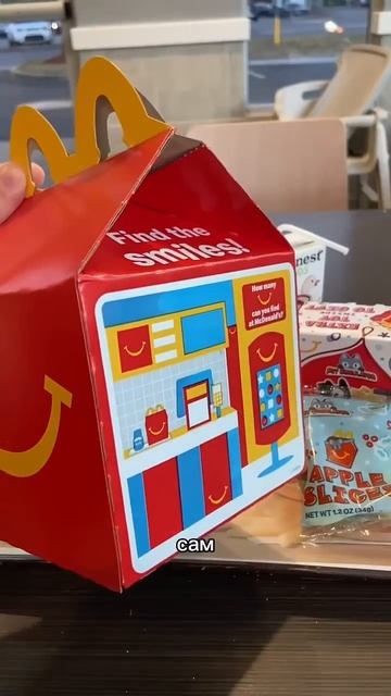 Пробую хеппи мил Pet simulator в американском макдональдсе 🍟🇺🇸 #сша #фастфуд #еда #макдональдс смотреть онлайн