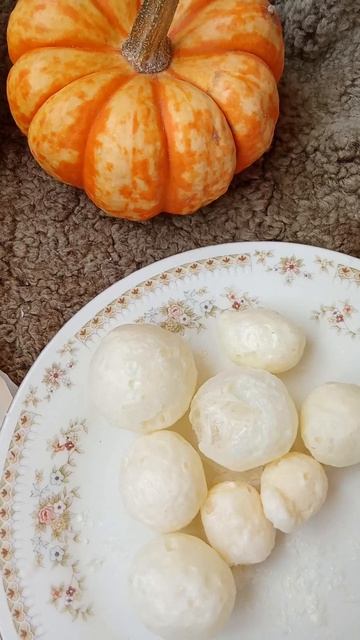 Высушенная моцарелла . 🧀 Интересный вкус , как закуска пойдет . Соленая и хрустящая . 😋 #food смотреть онлайн