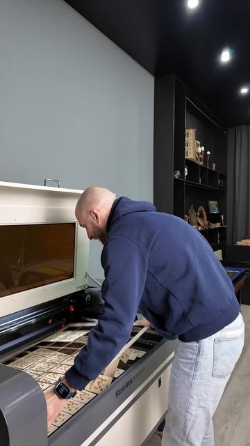 Лазерные СО2 станки с ЧПУ в наличии и с бесплатным обучением. Savinsname смотреть онлайн