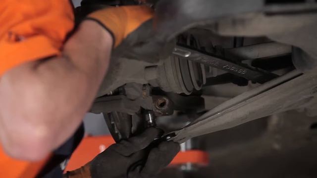 Jak vyměnit kulový čep na OPEL ZAFIRA A [Návod] смотреть онлайн