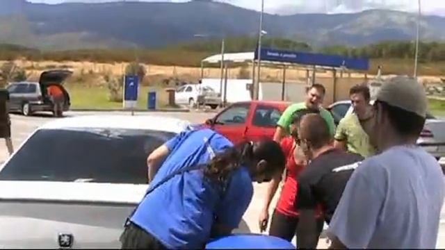 PEUGEOT 406 (Marcha atrás Vs Papelera) смотреть онлайн