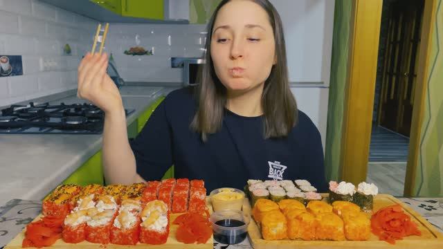 Роллы смотреть онлайн