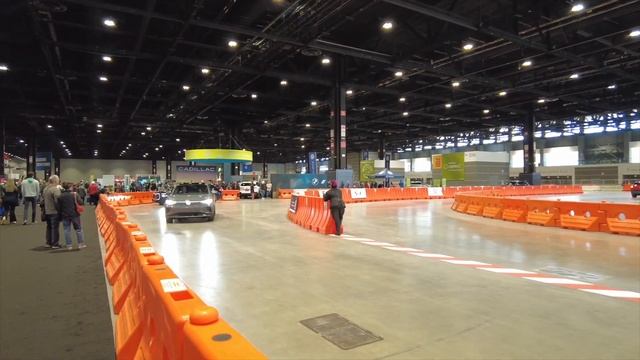 2023 Chicago Auto Show - BMW With Electric Vehicle indoor Drive смотреть онлайн