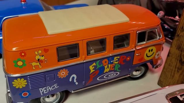 1:18 Die-cast collection and Car Cave update 1-20-22 смотреть онлайн