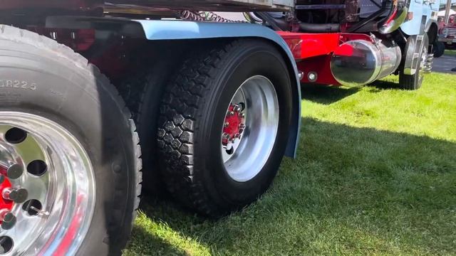 John Hansen’s 1985 Freightliner Cabover Truck Tour смотреть онлайн