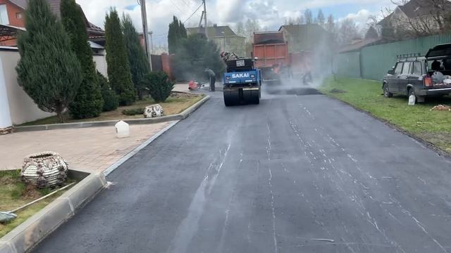 Укладка горячего асфальта вручную. ООО Армстро смотреть онлайн