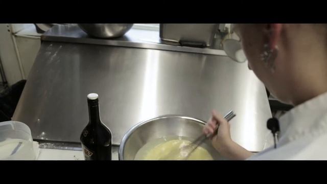 In the Kitchen with Chef Hannah: Irish Coffee Tart смотреть онлайн