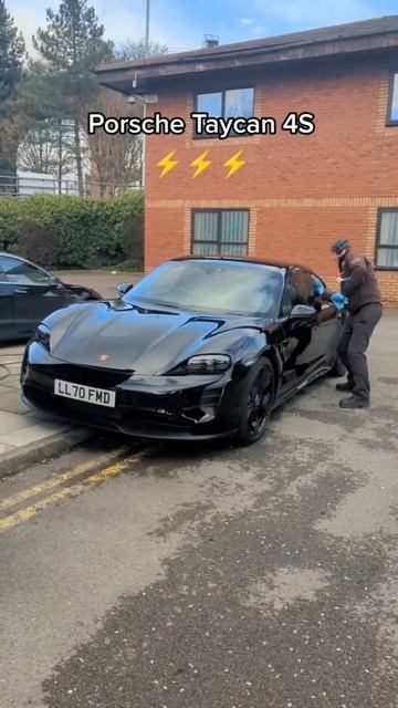 We love a Taycan. #porsche #taycan #taycan4s смотреть онлайн