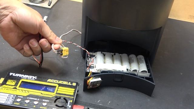 PetSafe automatic pet (dog/cat) feeder battery hack: from D size Alkaline to Li-ion смотреть онлайн