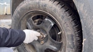 САМЫЙ ДЕШЁВЫЙ АККУМУЛЯТОРНЫЙ ГАЙКОВЁРТ с OZON. Сможет ли открутить колесо?