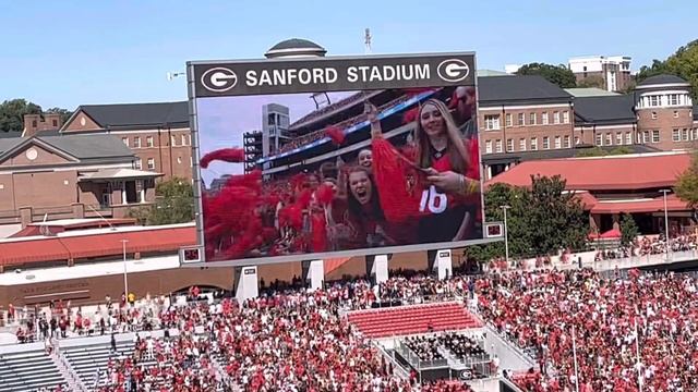 UGA vs. Kent State - Battle Hymn Of The Bulldog Nation & Team Taking The Field (9-24-22) смотреть онлайн