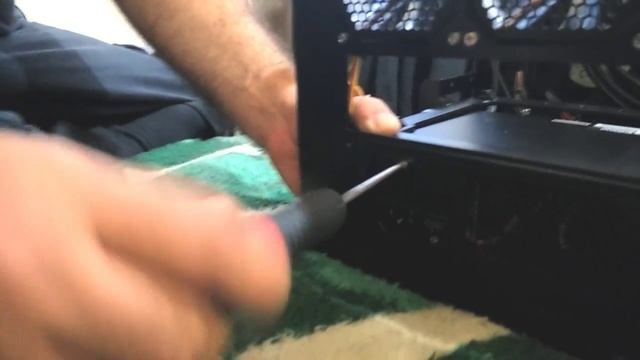 Mini ITX 006: Instalação da Fonte смотреть онлайн