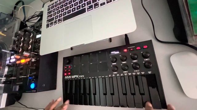 Akai MPK Mini MK3 create awesome beat смотреть онлайн