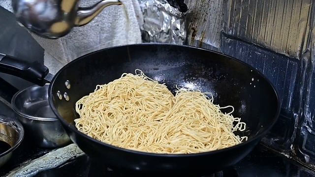 豉油皇炒麵｜Multi-language CC subtitles｜Soy Sauce Fried Noodles｜醤油焼きそば｜บะหมี่ผัดซีอิ๊ว｜Mì xào nước tương смотреть онлайн