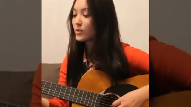 Красивая девушка с гитара игрет смотреть онлайн