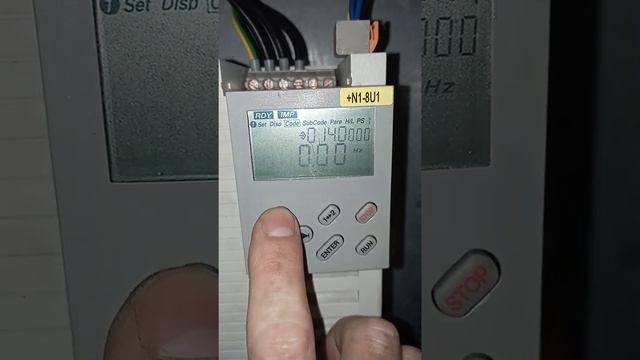 Lenze 8200 - Parameter setting with E82ZBC keypad ( vector control ) смотреть онлайн