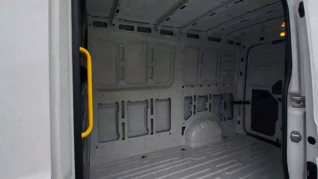 241KY776655 - 2024 Volkswagen Crafter 2.0TDI MWB LOW ROOF 140 BHP RefId: 47... смотреть онлайн