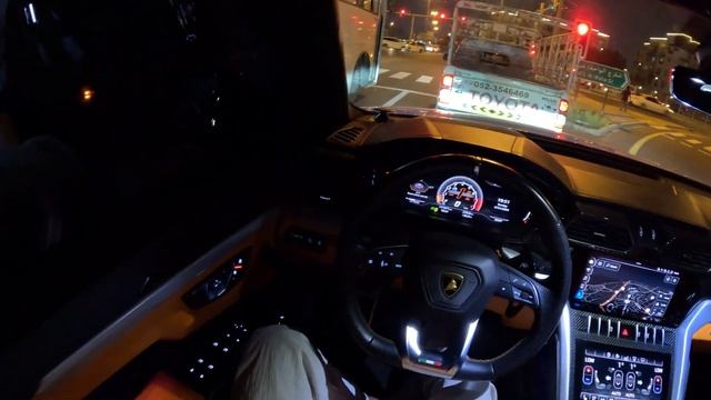 2022 Lamborghini Urus  - Essai Routier Pov (nuit)