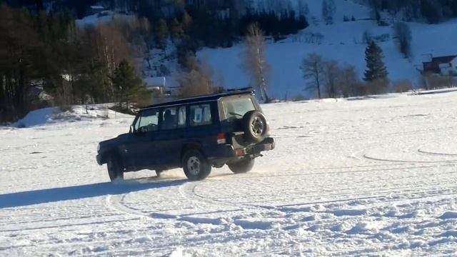 Greek guy drive on ice for first time, in Norway.. смотреть онлайн