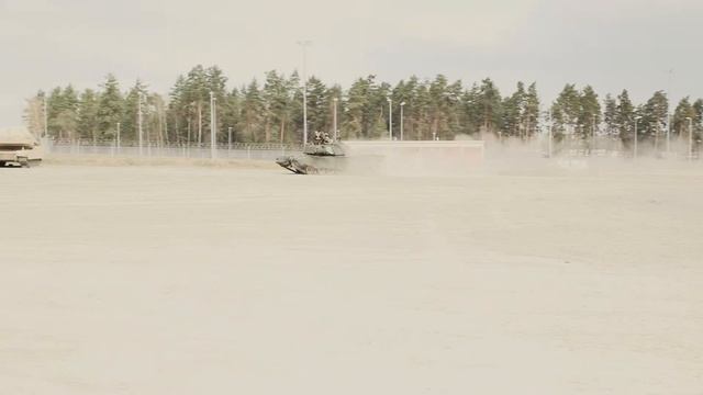 M1A2 Abrams tracking check смотреть онлайн