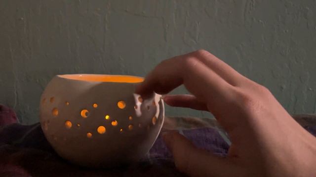 ASMR rhythmic tapping on a ceramic candle holder, varied patterns at a calm and steady pace смотреть онлайн