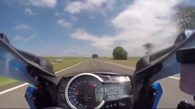 GSXR1000 vs S1000RR a 299! TACALEPAU299 смотреть онлайн
