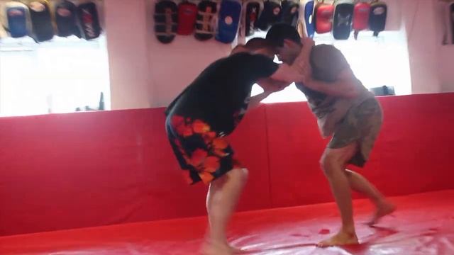 Yuri Simoes - Visit to the MMA Academy Liverpool смотреть онлайн