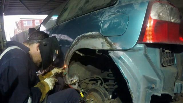 Rover 200 mk3 Bubble T16 Turbo - Video 6 More wheel arch welding смотреть онлайн