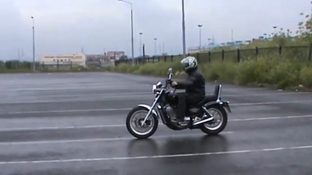 Упражнение № 2 Змейка, колейная доска, управление на малой скорости Honda СB400. exercise bike смотреть онлайн