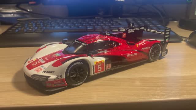 Обзор модели Porsche 963 в масштабе 1/24 от Bburago смотреть онлайн