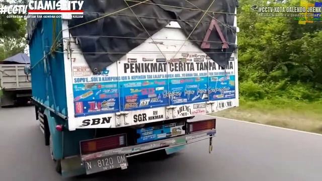 Cinematik Truk Rebecca Plat _N_ ISUZU GIGA ||supir ramah😁 смотреть онлайн