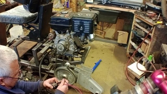 Гусеничный мини трактор 3