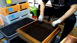 Промежуточное сито для отсева коконов.