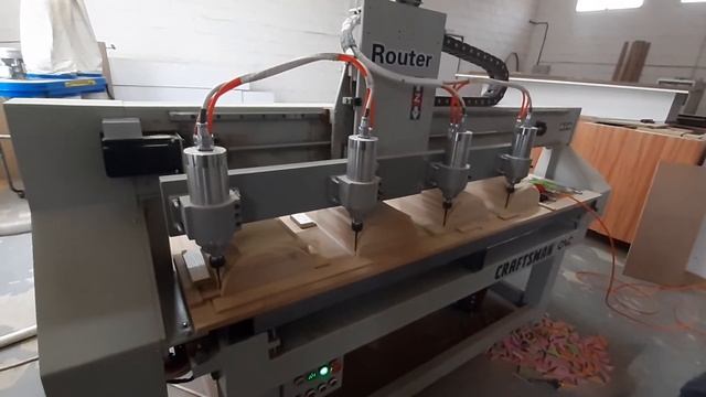 4 HEAD CNC ROUTER/ 4Х ГОЛОВОЧНЫЙ РОВЕР ФРЕЗЕР смотреть онлайн