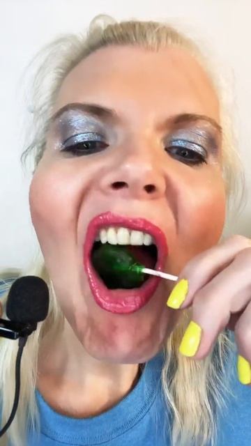 ASMR lollipop on stick eating sounds Mukbang #shorts #oddly #cringe #teeth #crush #satisfying #yum смотреть онлайн
