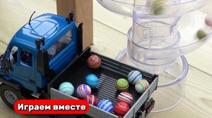 Играем в машинки ! Играем в шарики ! Запускаем шарики по горке ! Видео для детей