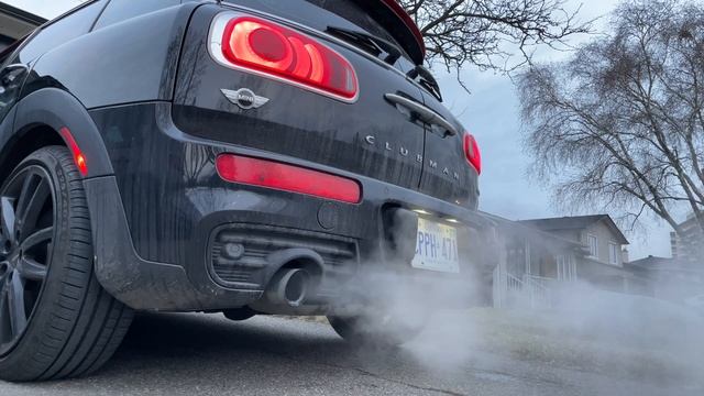 JCW Mini Clubman - Exhaust + Engine sound - pops and bangs! смотреть онлайн