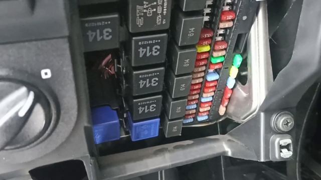 Лада Гранта замена предохранителя патрона прикуривателя.. смотреть онлайн