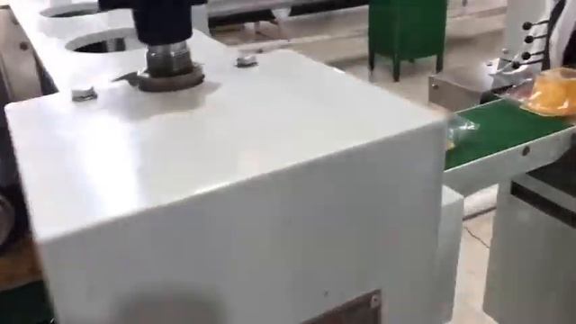 Jelly cup pod manual feeding flow type film wrapping sealing packing machine with heat shrinking se смотреть онлайн