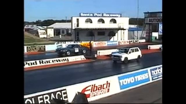 Santa Pod 2010 - Fiat Panda vs Jaguar смотреть онлайн