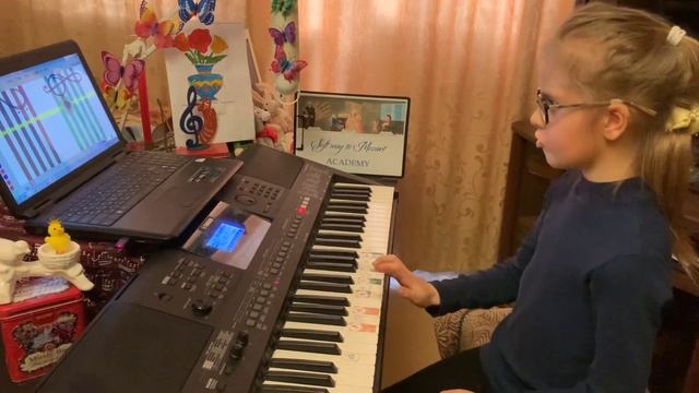 Sasha 9 yo (ОВЗ). Чтение нот с листа на Р2 «TOM, TOM, THE PIPER’S SON» смотреть онлайн