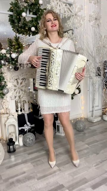 Потолок Ледяной, дверь скрипучая.....