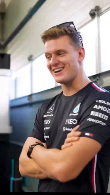 Mercedes AMG Petonas Formula 1 team 👑#sports #shortsfeed #formula #lewishamilton #trending смотреть онлайн