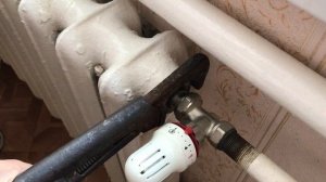 Простой способ открутить пробку чугунной батареи