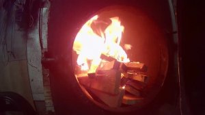 Буржуйка в гараже с батареями. Все работает.