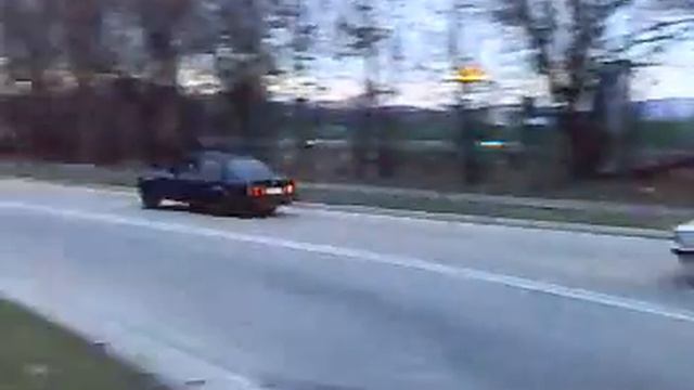 BMW E30 325 ix VS BMW E21 520i+chip смотреть онлайн